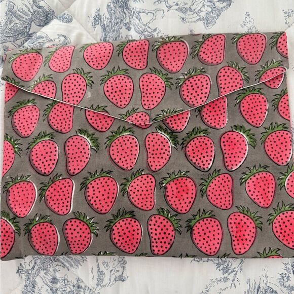 Sur La Vague Strawberry Pajama Pant Set NWT XS/S - Picture 5 of 6